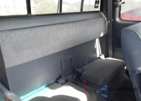 1999 Toyota Tacoma Prerunner из США, поврежденный, VIN 4TASM92N3XZ528448